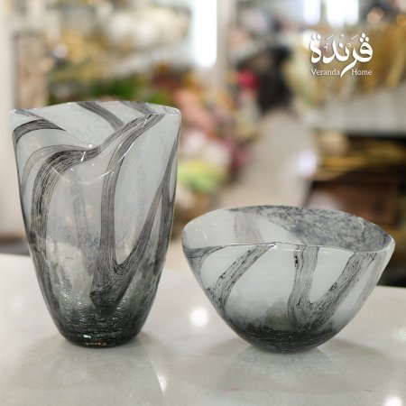 مزهرية زجاج الماني اسود مع سكني